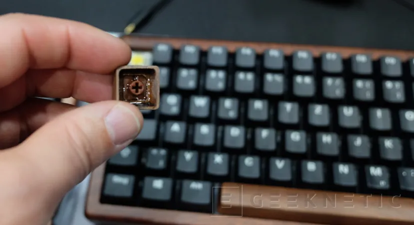Geeknetic Los Sharkoon Skiller SGK50 son los primeros teclados mecánicos fabricados en madera que se fabricarán en masa 4