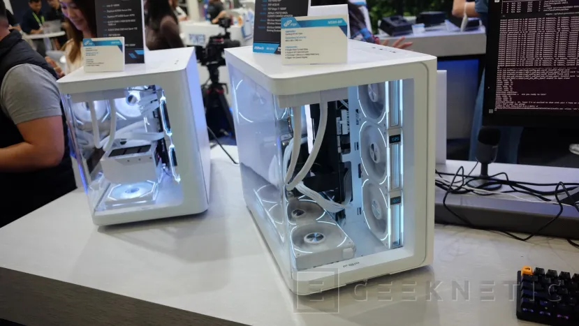 Geeknetic Nuevas cajas FSP con visión panorámica, en color blanco y con ventiladores que muestran las RPM 1