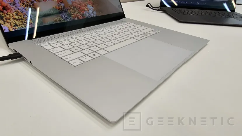 Geeknetic The ASUS ZenBook S 16 includes Ceraluminum casing and the new AMD Ryzen AI 300 Series 3