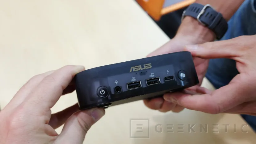 Geeknetic Aparecen fotos del primer ASUS NUC con procesadores Intel Lunar Lake 2