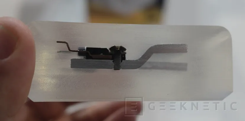 Geeknetic El diseño OptiSink de Seasonic utiliza un nuevo PCB para mejorar la disipación de los MOSFET en mucho menos espacio 3