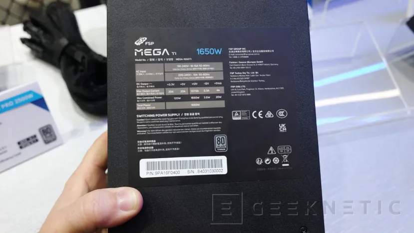 Geeknetic La fuente de alimentación FSP MEGA TI viene con 1.650 W y 2 conectores 12V-2x6 2