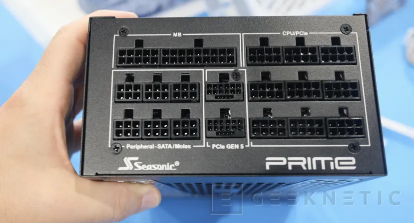 Geeknetic 2.200 W de potencia y 80 PLUS Platinum en la nueva fuente ATX 3.1 Seasonic Prime PX-2200 3