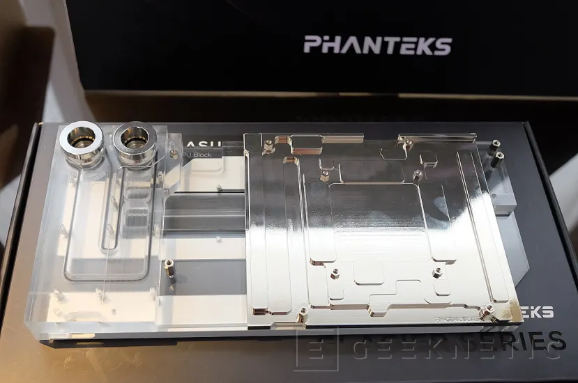 Geeknetic Phanteks creara su ecosistema para refrigeración líquida personalizada Glacier EZ-Fit 5