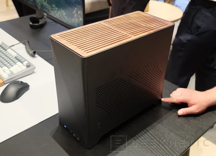 Geeknetic Fractal Design muestra la nueva caja compacta Era 2 1