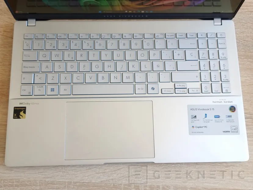 Geeknetic ASUS Vivobook S 15 Copilot+ PC Review con Snapdragon X Elite X1E-78-100  11