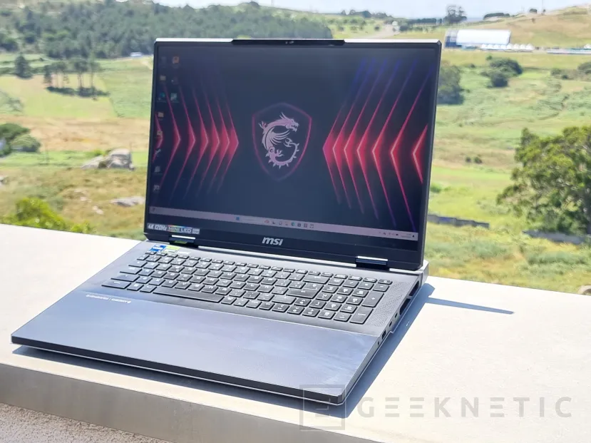 Geeknetic MSI TITAN 18 HX A14VIG-079ES Review 11