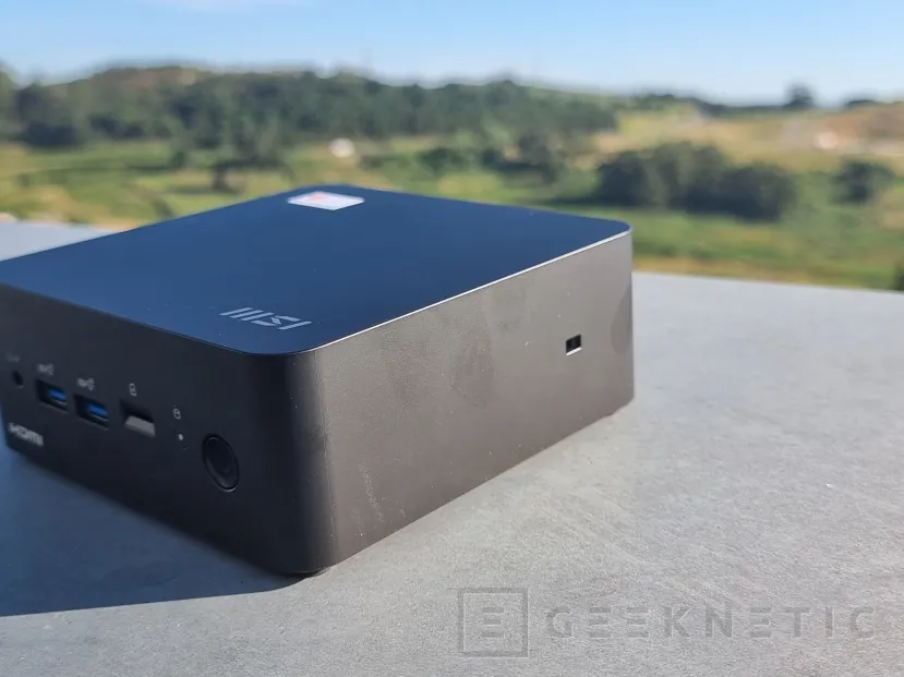 Geeknetic MSI Cubi NUC 1M Review 4