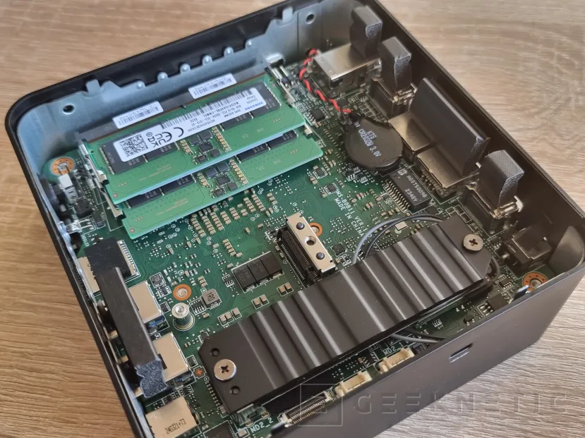 Geeknetic MSI Cubi NUC 1M Review 10