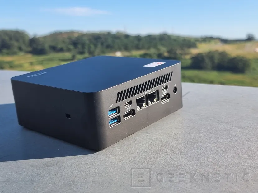 Geeknetic MSI Cubi NUC 1M Review 1