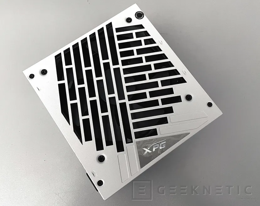 Geeknetic XPG CORE REACTOR II 850W Review 3