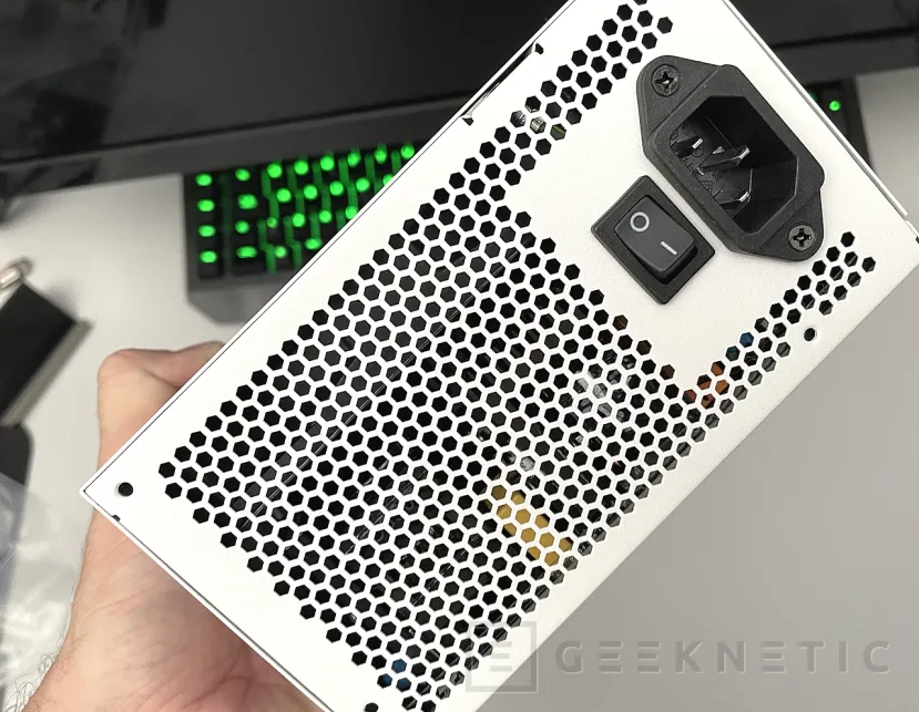 Geeknetic XPG CORE REACTOR II 850W Review 6