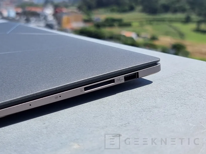 Geeknetic ASUS ZenBook S 16 UM5606 Review con AMD Ryzen AI 9 HX 370 4