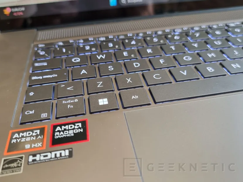 Geeknetic ASUS ZenBook S 16 UM5606 Review con AMD Ryzen AI 9 HX 370 1