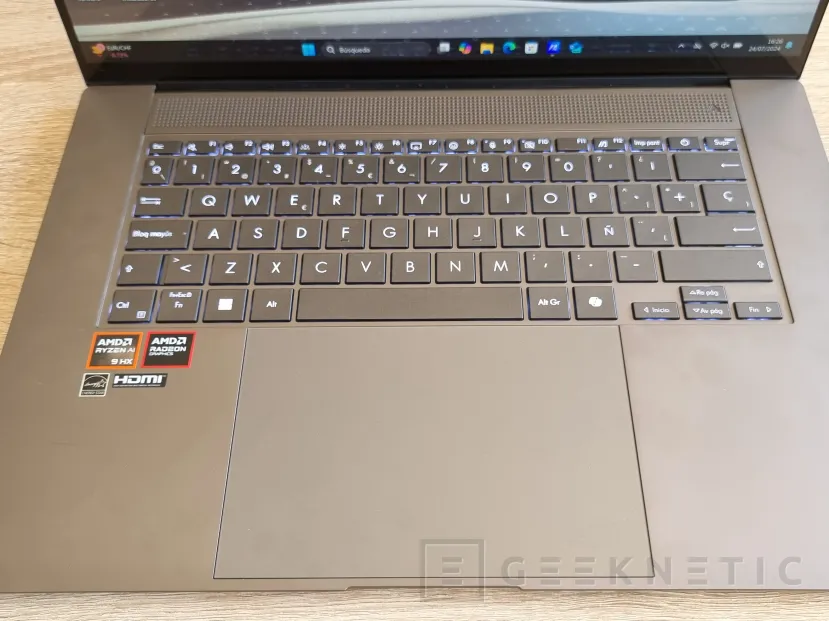 Geeknetic ASUS ZenBook S 16 UM5606 Review con AMD Ryzen AI 9 HX 370 7