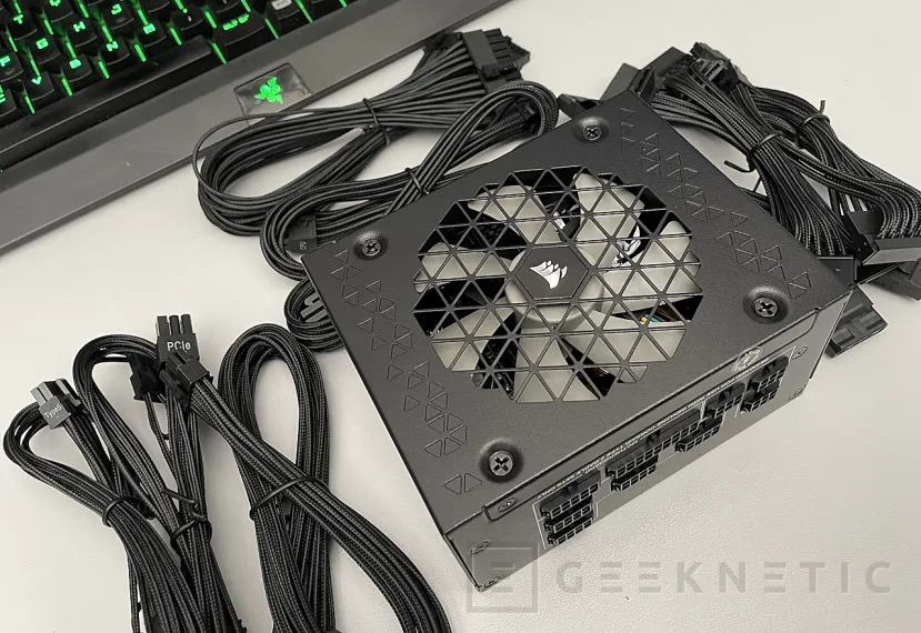 Geeknetic Corsair SF Series SF750 2024 Review 18