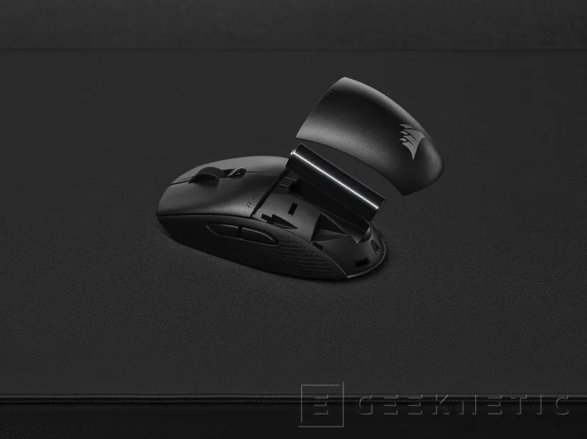 Geeknetic Il nuovo mouse CORSAIR M55 pesa solo 55 grammi e l'M55 è wireless con una batteria che dura 185 ore 3