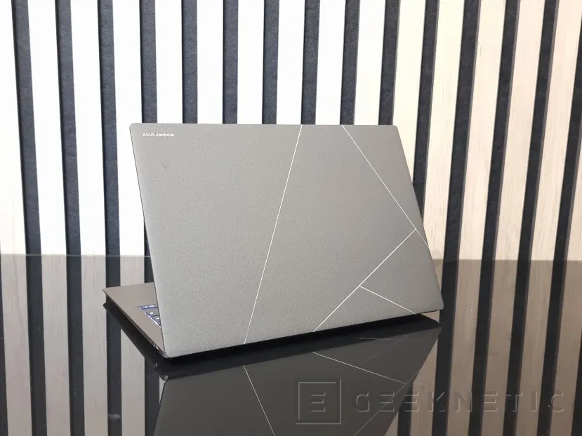 Geeknetic ASUS Zenbook S 14 UX5406SA Review con Core Ultra 7 256V  &quot;Lunar Lake&quot; 3