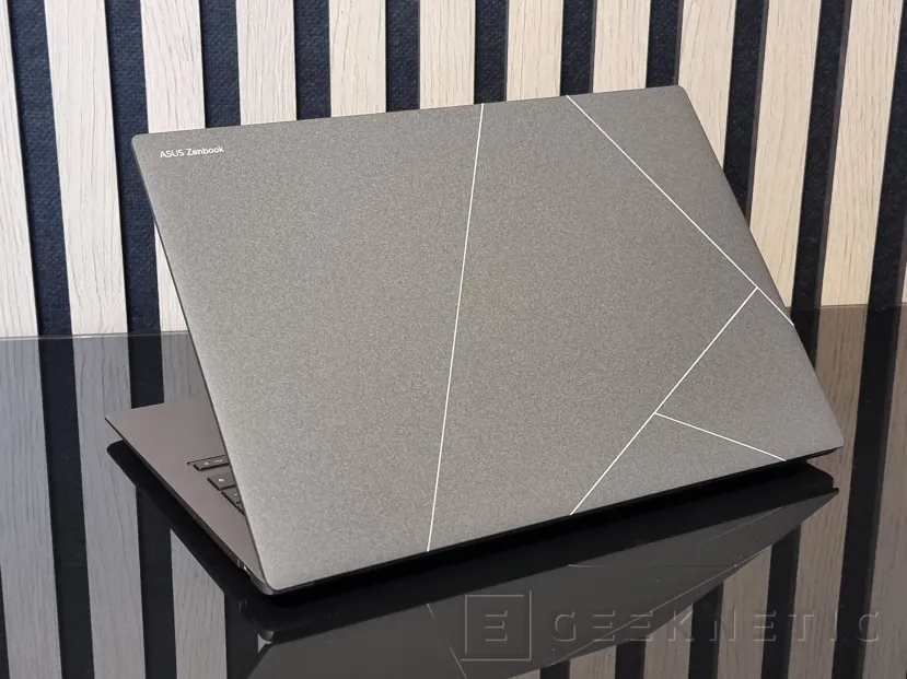 Geeknetic ASUS Zenbook S 14 UX5406SA Review con Core Ultra 7 256V  &quot;Lunar Lake&quot; 1