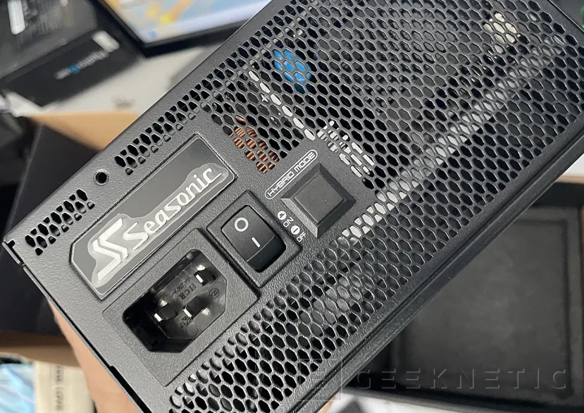 Geeknetic Seasonic Focus GX-850 2024 ATX3 Review 10