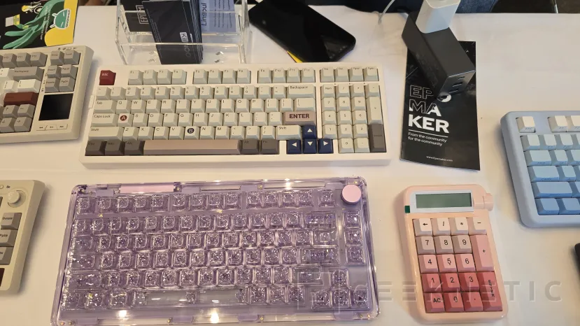 Geeknetic Epomaker offers eye-catching designs and full customization in keyboards with their own mechanical switches 3