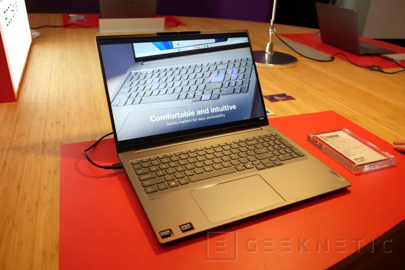 Geeknetic Lenovo presenta sus ThinkPad X1 Carbon Aura Edition, ThinkPad T14s y ThinkBook 16 3