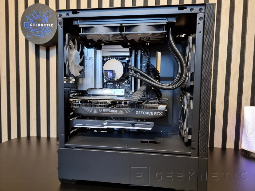 Geeknetic  PCSpecialist Nebula Elite Review con Core Ultra 7 265KF y RTX 4080 Super 3