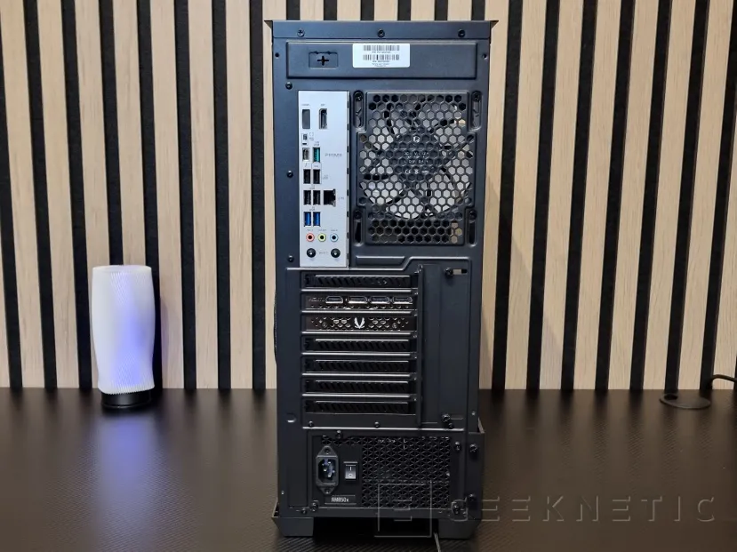 Geeknetic  PCSpecialist Nebula Elite Review con Core Ultra 7 265KF y RTX 4080 Super 8