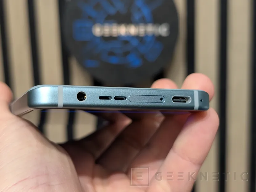 Geeknetic ASUS Zenfone 12 Ultra Review 7