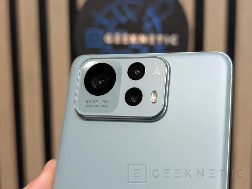 Geeknetic ASUS Zenfone 12 Ultra Review 5