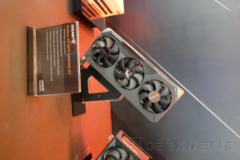 Geeknetic GIGABYTE ha mostrado su nueva AORUS Radeon RX 9070 XT ELITE con arquitectura RDNA 4 2