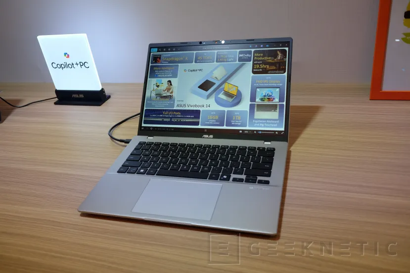 Geeknetic ASUS presenta el Zenbook A14, el portátil Copilot+ PC más ligero del mundo 2