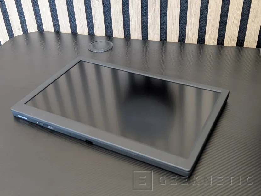 Geeknetic Elgato PROMPTER XL Review 2