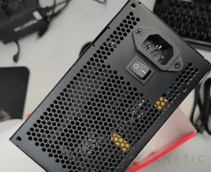 Geeknetic Potencia y Eficiencia: Así Rinden las 3 Nuevas Fuentes ATX 3.1 XPG de 850 W 5