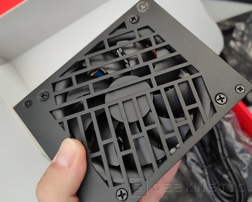 Geeknetic Potencia y Eficiencia: Así Rinden las 3 Nuevas Fuentes ATX 3.1 XPG de 850 W 15