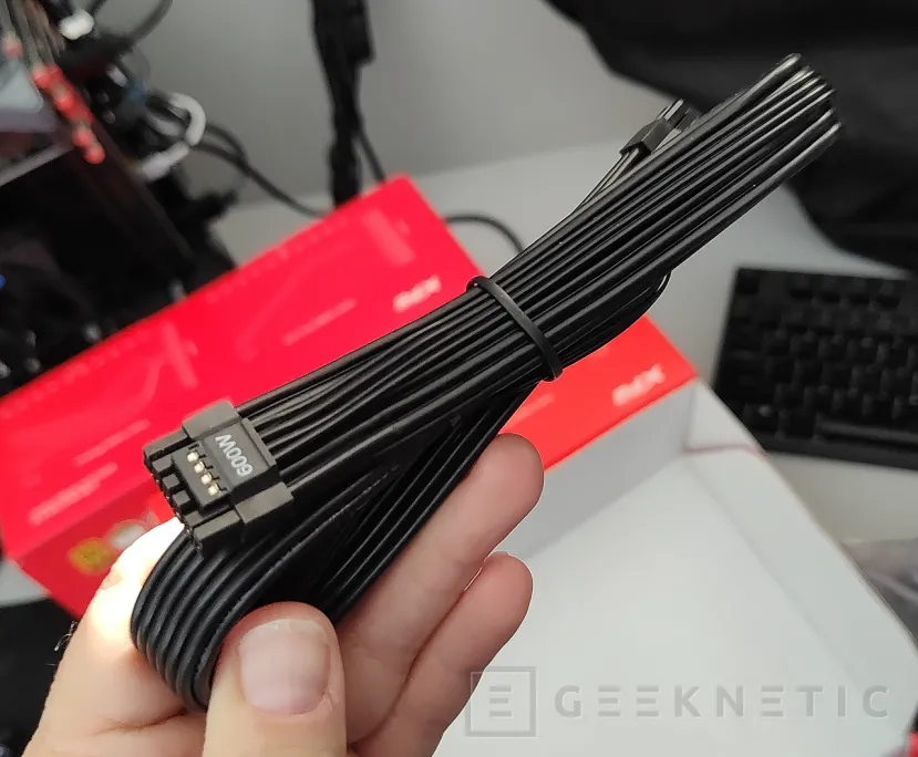 Geeknetic Potencia y Eficiencia: Así Rinden las 3 Nuevas Fuentes ATX 3.1 XPG de 850 W 17