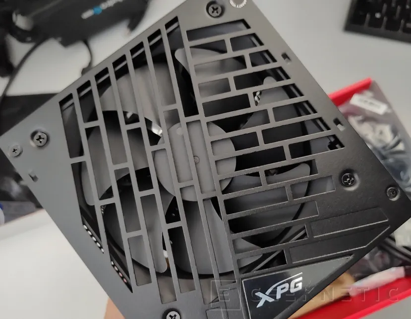 Geeknetic Potencia y Eficiencia: Así Rinden las 3 Nuevas Fuentes ATX 3.1 XPG de 850 W 12