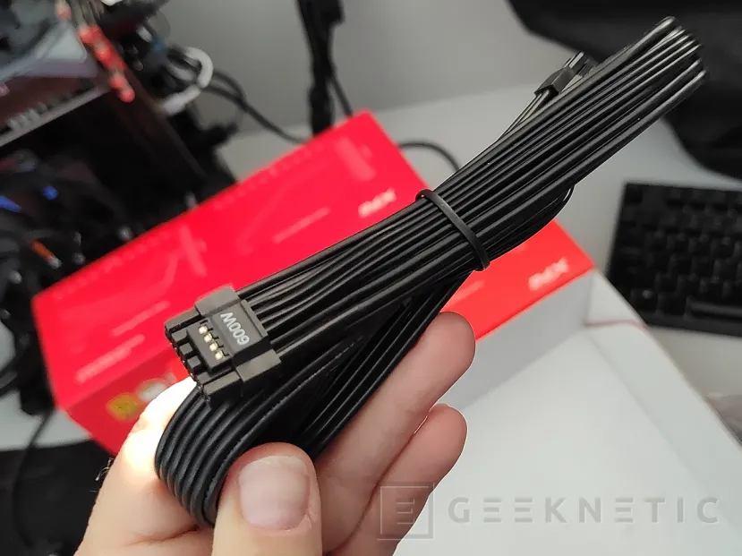 Geeknetic Potencia y Eficiencia: Así Rinden las 3 Nuevas Fuentes ATX 3.1 XPG de 850 W 4