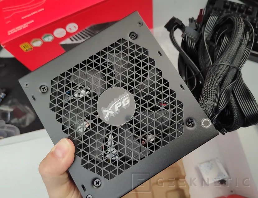 Geeknetic Potencia y Eficiencia: Así Rinden las 3 Nuevas Fuentes ATX 3.1 XPG de 850 W 8