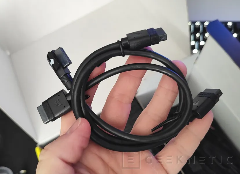 Geeknetic Corsair HX1000i SHIFT Series Review 20