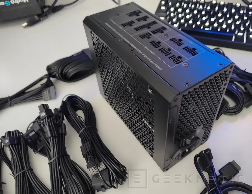 Geeknetic Corsair HX1000i SHIFT Series Review 9