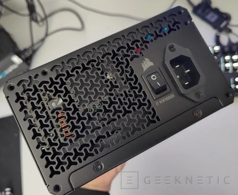 Geeknetic Corsair HX1000i SHIFT Series Review 3