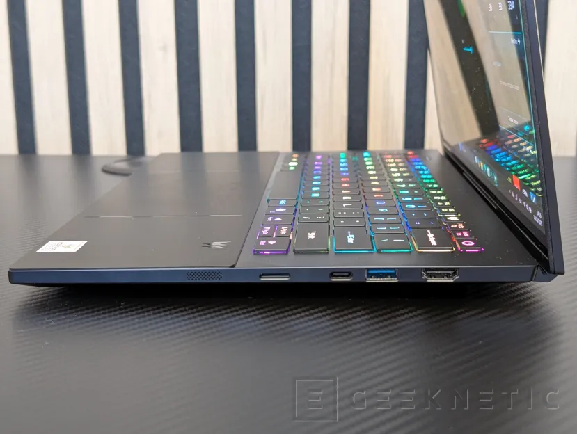 Geeknetic Acer Predator Triton 14 AI Review 4