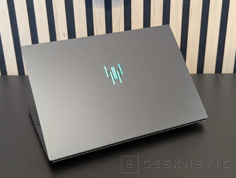Geeknetic Acer Predator Triton 14 AI Review 2
