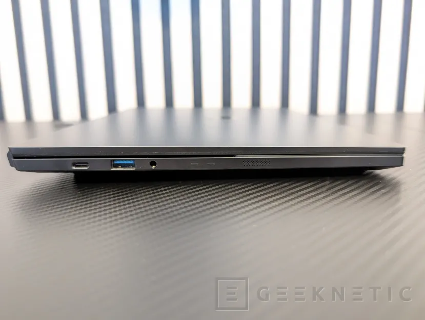 Geeknetic Acer Predator Triton 14 AI Review 3