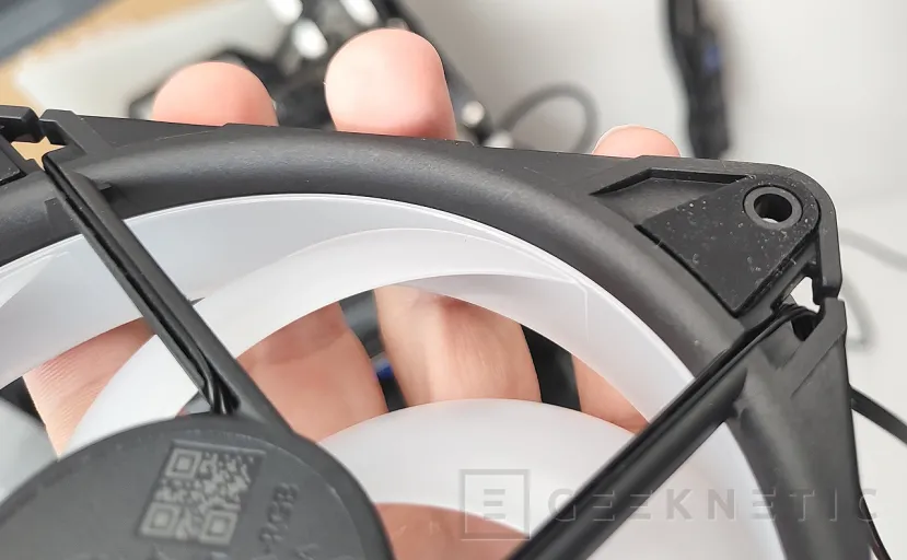 Geeknetic Arctic P12 Pro Reverse A-RGB Review 8