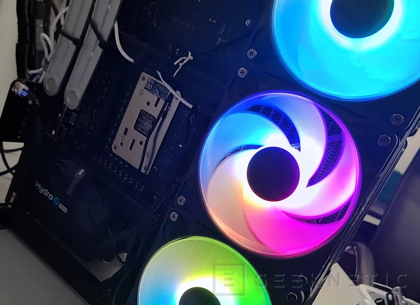 Geeknetic Arctic P12 Pro Reverse A-RGB Review 10