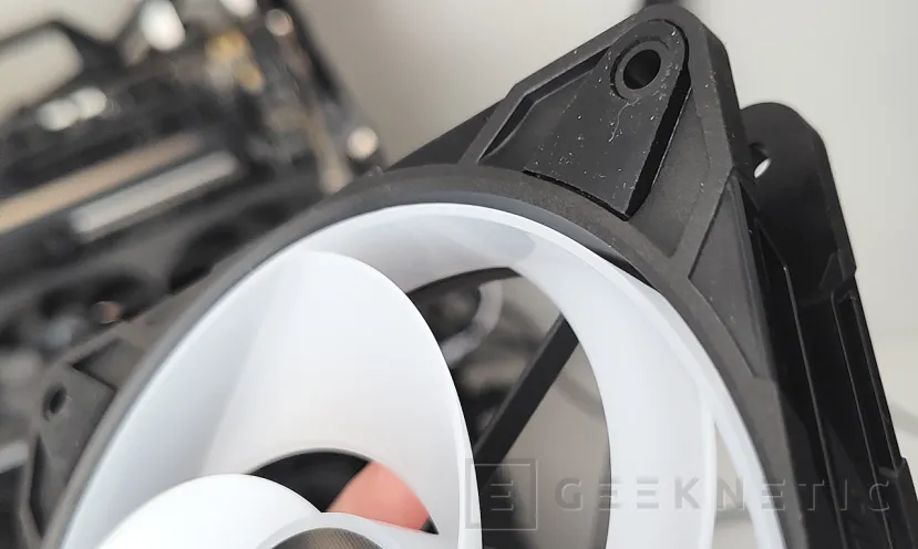 Geeknetic Arctic P12 Pro Reverse A-RGB Review 6