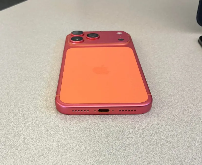 Geeknetic Algunos iPhone 17 Pro Naranja Cósmico se están convirtiendo en color Rose Gold 2
