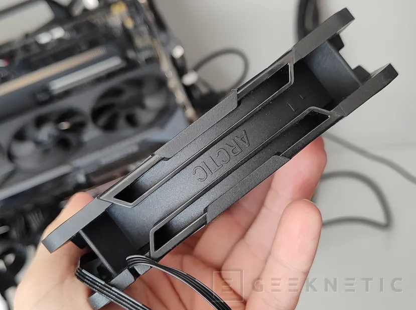 Geeknetic Arctic P12 Pro Reverse A-RGB Review 4